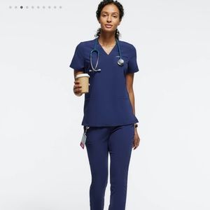 Women’s Jaanuu Scrub Set in Navy